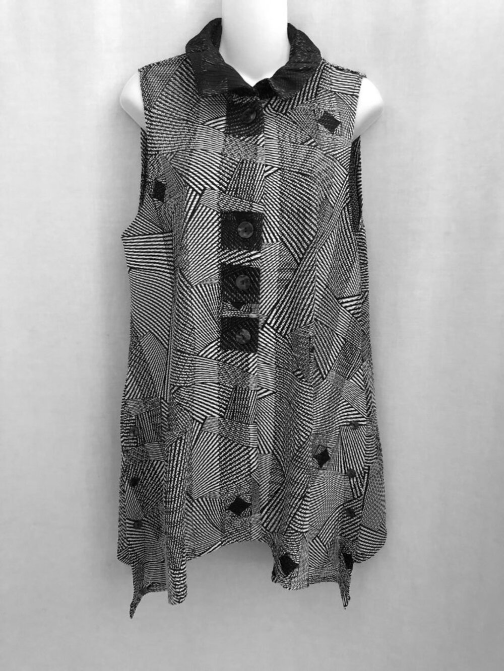 Damee Inc. Boho Artsy Vest Asymmetric Hem Medium